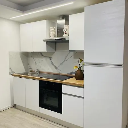 Living Center アパート カターニア