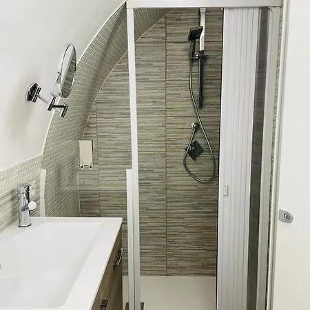 Living Center アパート *